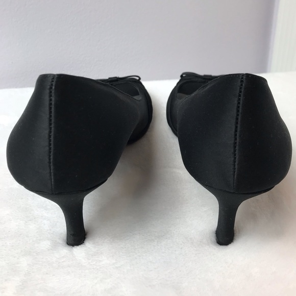 Naturalizer - PLEATS Satin Bow Black Heels - Picture 4 of 5